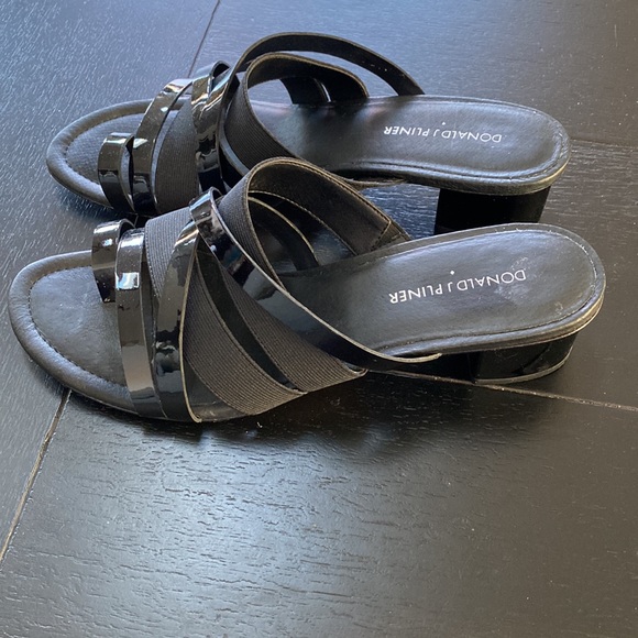 Donald J Pliner Black Leather/Fabric Sandals. Size 9. - Picture 5 of 9